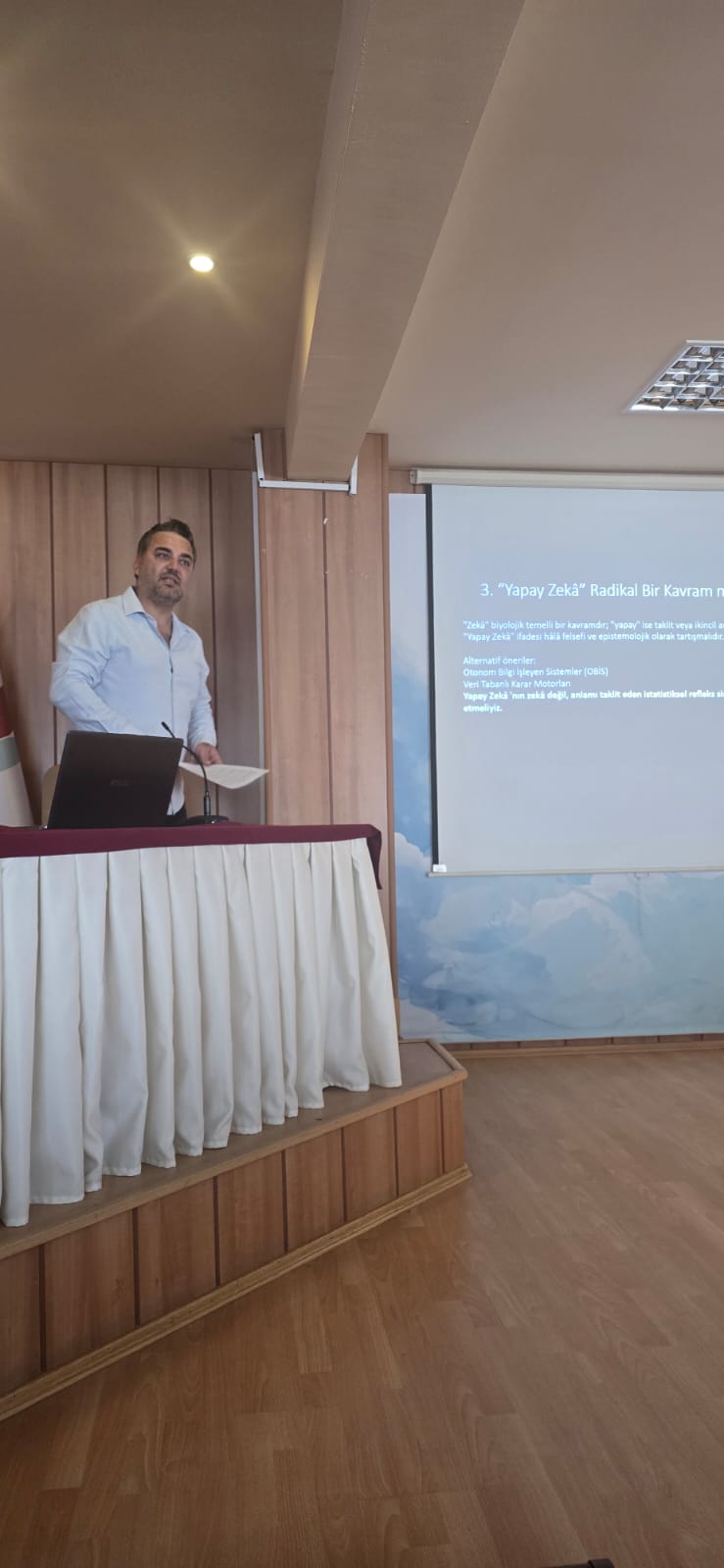 Yapay Zekâ Eğitimi ile Akademik Kadroya Dijital Destek Pazarlama ve Reklamcılık Bölümünden Geldi